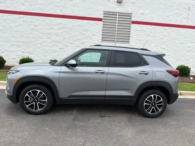 2025 Chevrolet TrailBlazer thumbnail 4