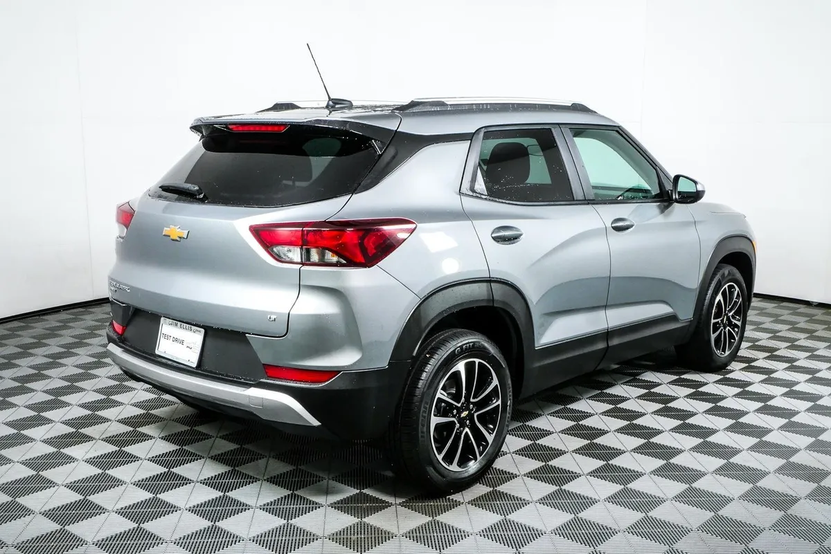 2025 Chevrolet Trailblazer LT thumbnail 3
