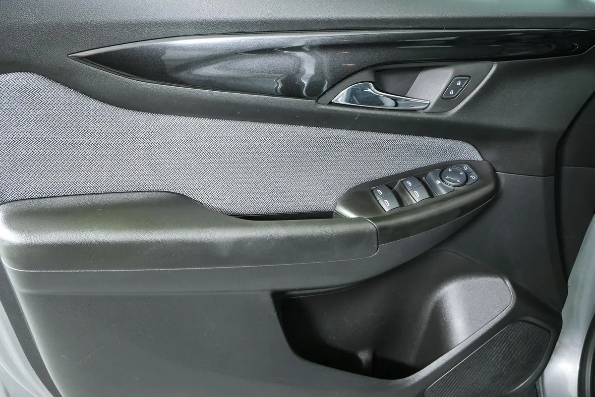 2025 Chevrolet Trailblazer LT thumbnail 6