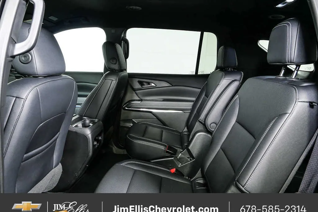 2025 Chevrolet Traverse AWD LT thumbnail 16
