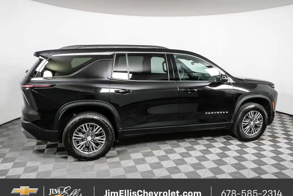 2025 Chevrolet Traverse AWD LT thumbnail 2