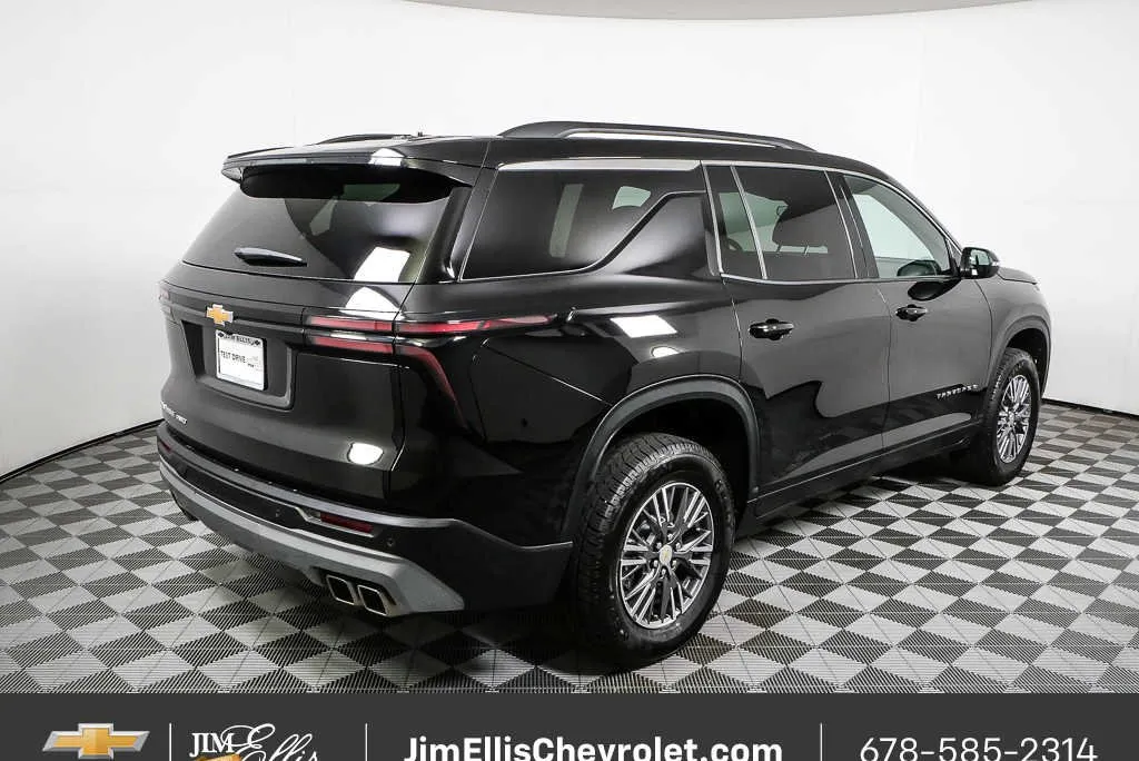 2025 Chevrolet Traverse AWD LT thumbnail 3