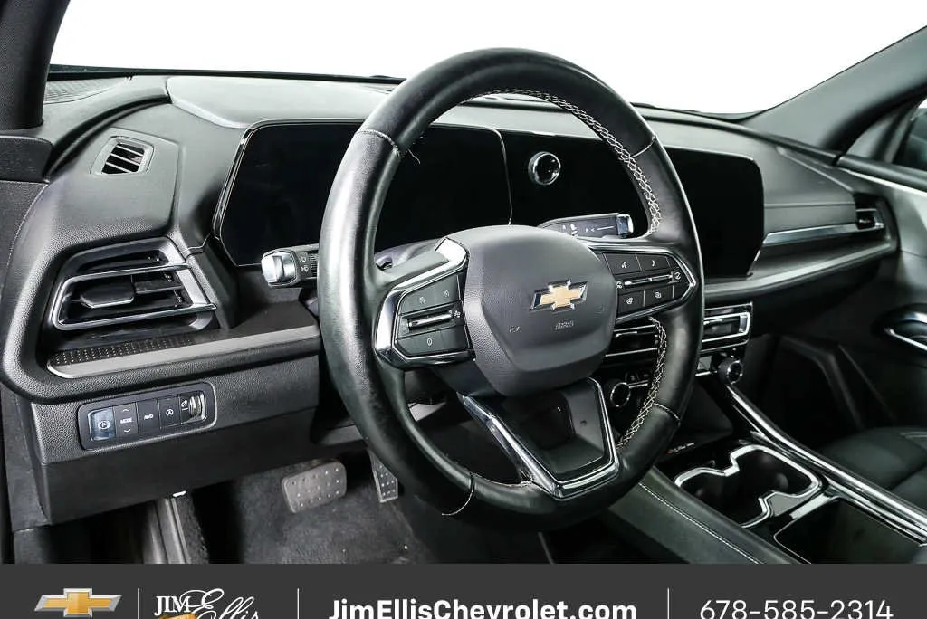 2025 Chevrolet Traverse AWD LT thumbnail 4