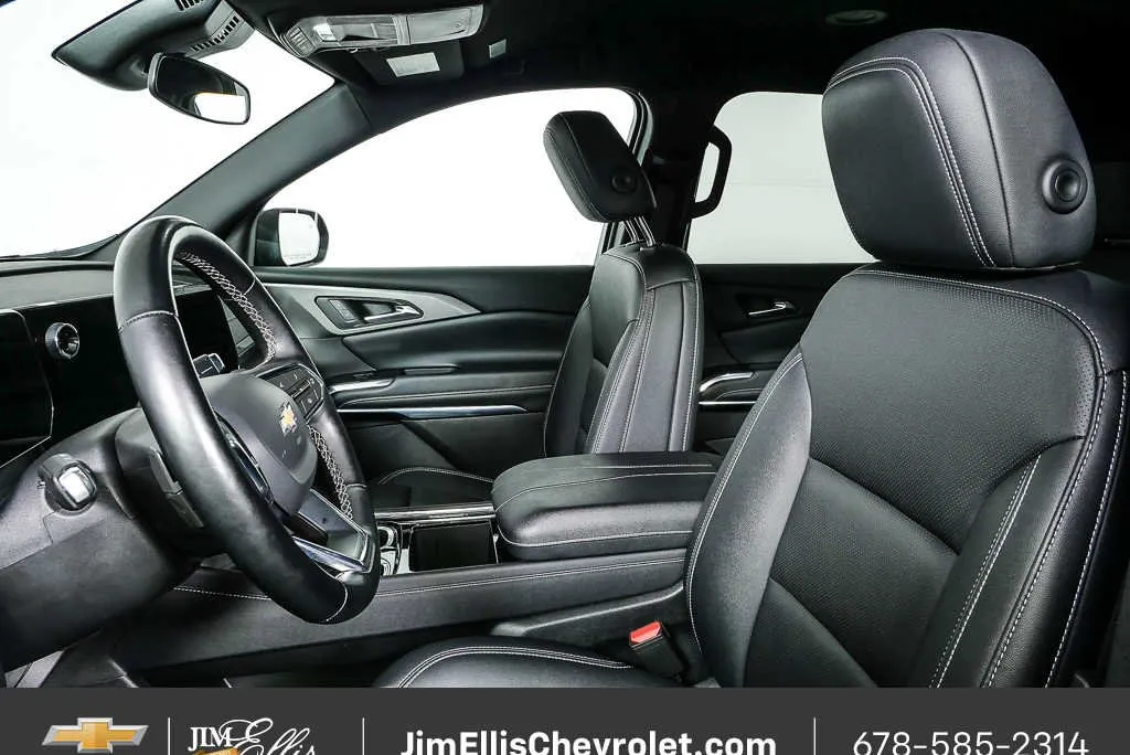 2025 Chevrolet Traverse AWD LT thumbnail 5