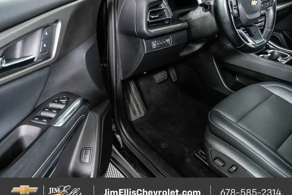 2025 Chevrolet Traverse AWD LT thumbnail 7