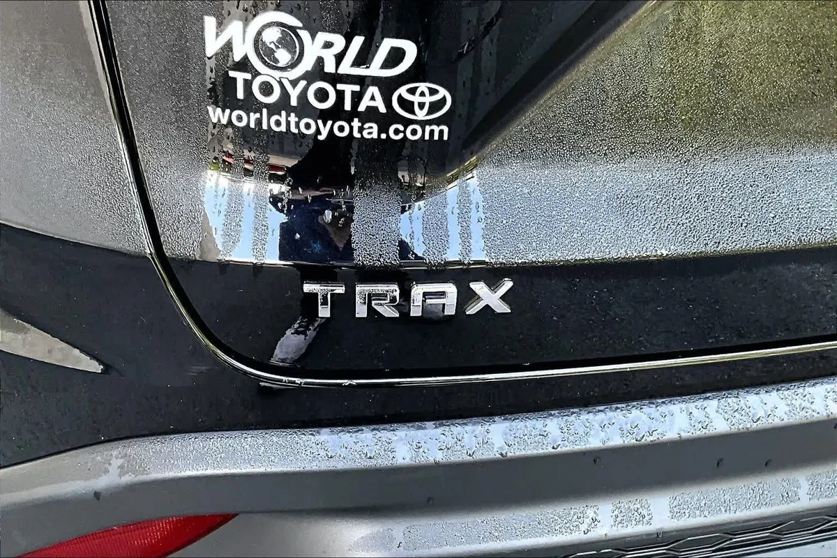2025 Chevrolet Trax LS thumbnail 10