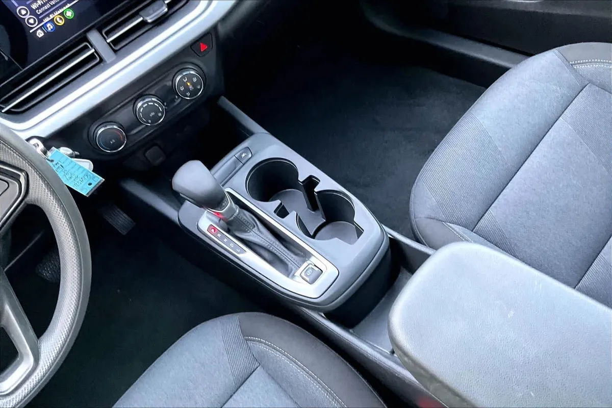 2025 Chevrolet Trax LS thumbnail 16