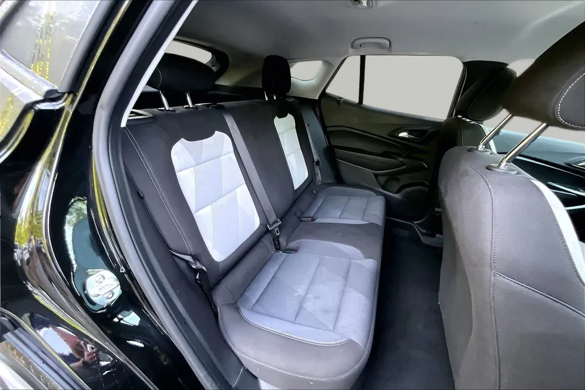 2025 Chevrolet Trax LS thumbnail 19