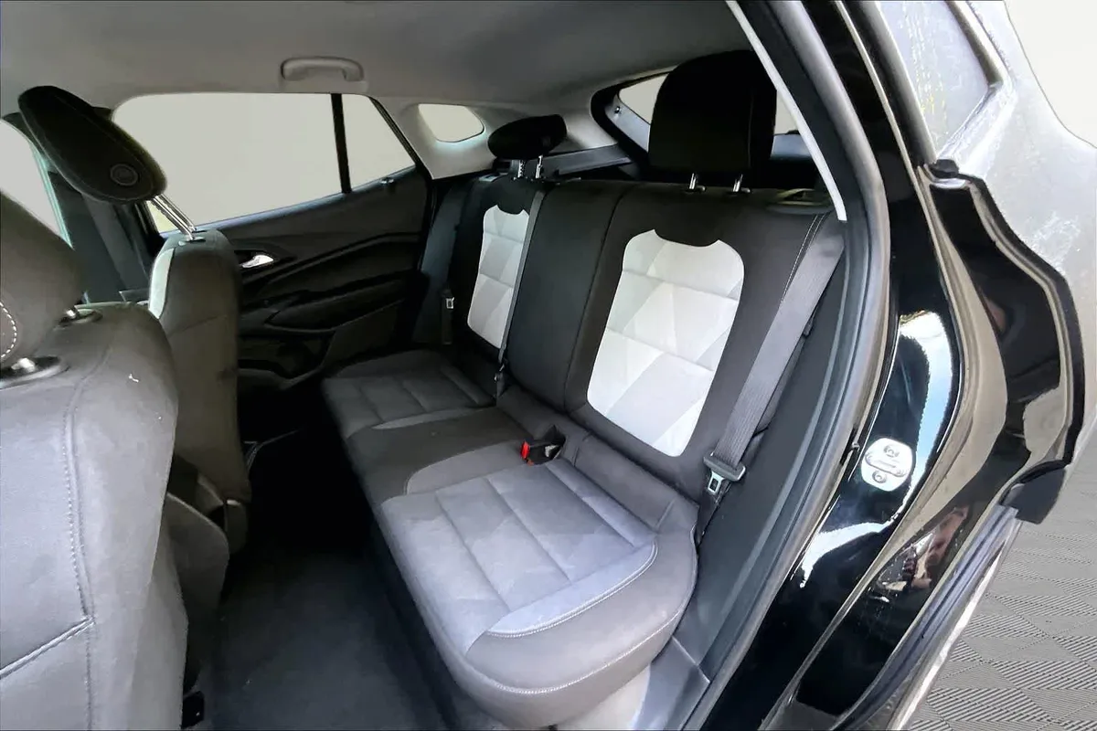 2025 Chevrolet Trax LS thumbnail 20