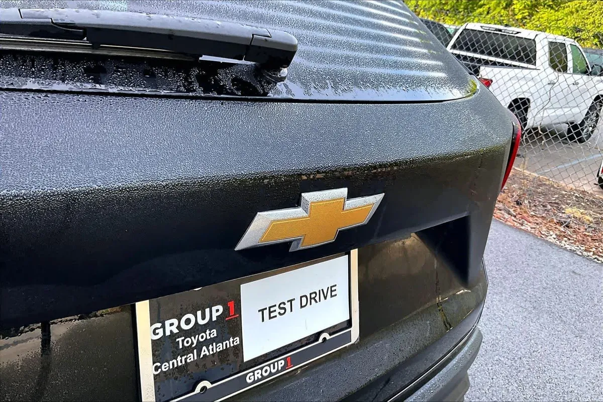 2025 Chevrolet Trax LS thumbnail 30