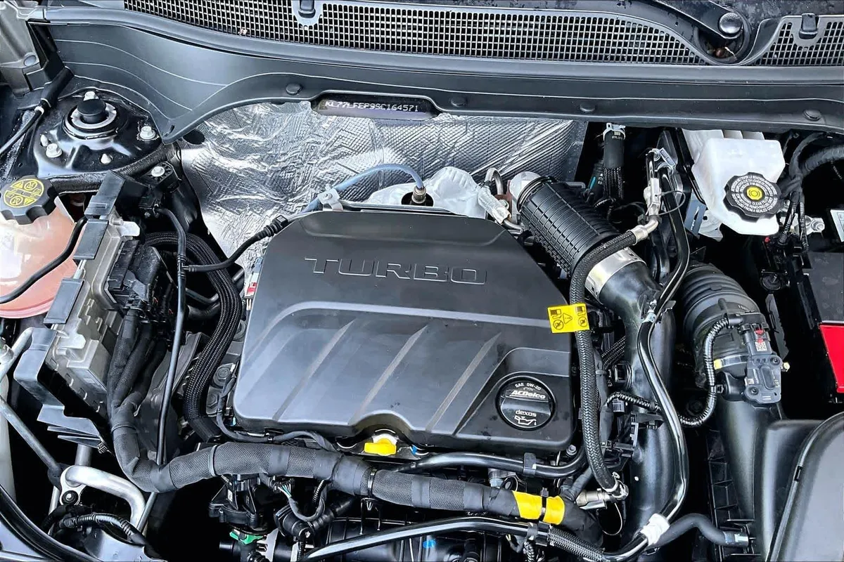 2025 Chevrolet Trax LS thumbnail 32