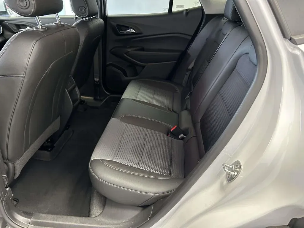 2025 Chevrolet Trax LT thumbnail 14