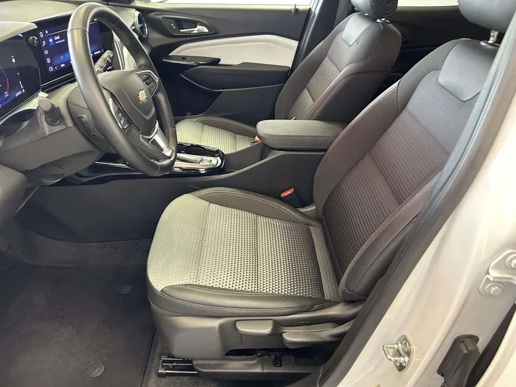 2025 Chevrolet Trax LT thumbnail 15