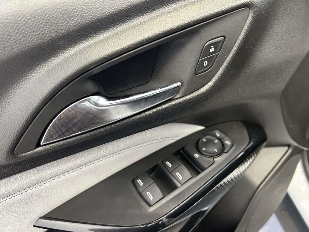 2025 Chevrolet Trax LT thumbnail 17