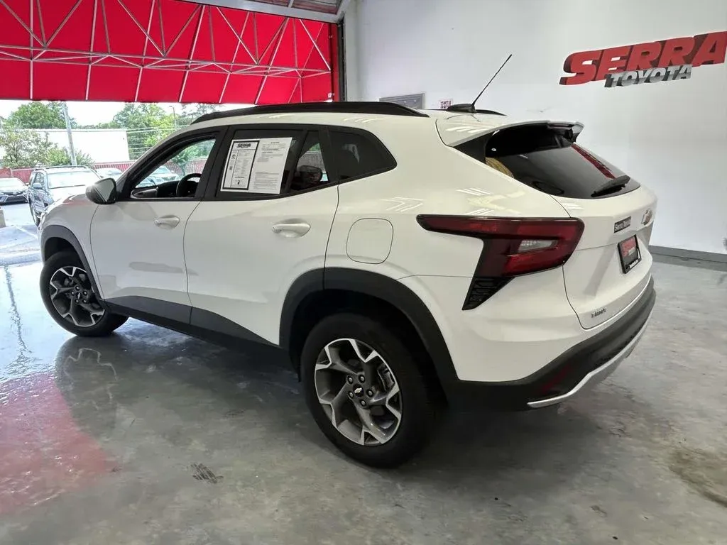 2025 Chevrolet Trax LT thumbnail 6