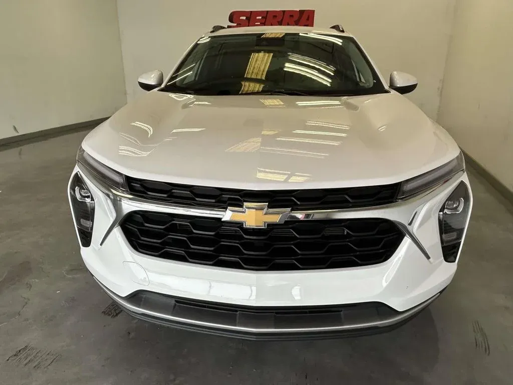 2025 Chevrolet Trax LT thumbnail 8
