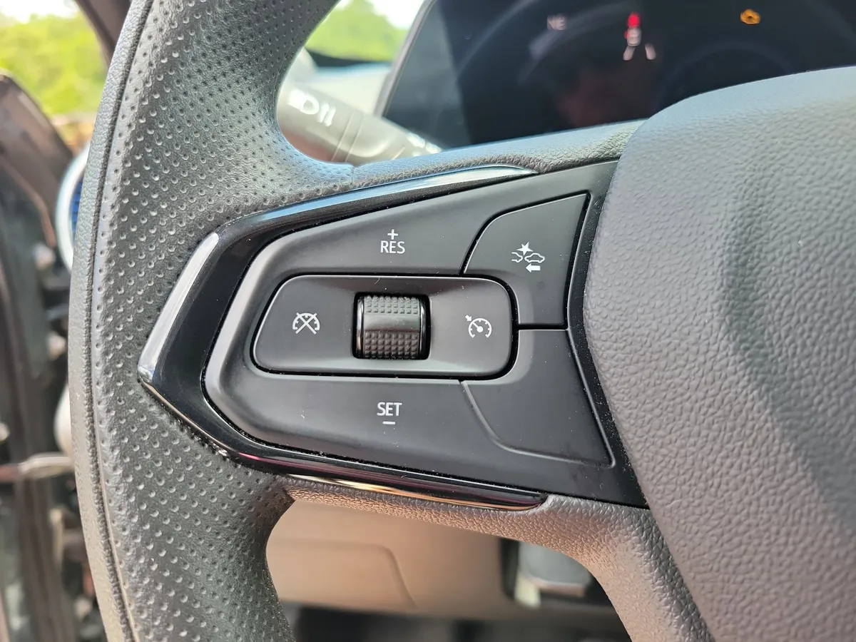 2025 Chevrolet Trax LT thumbnail 12