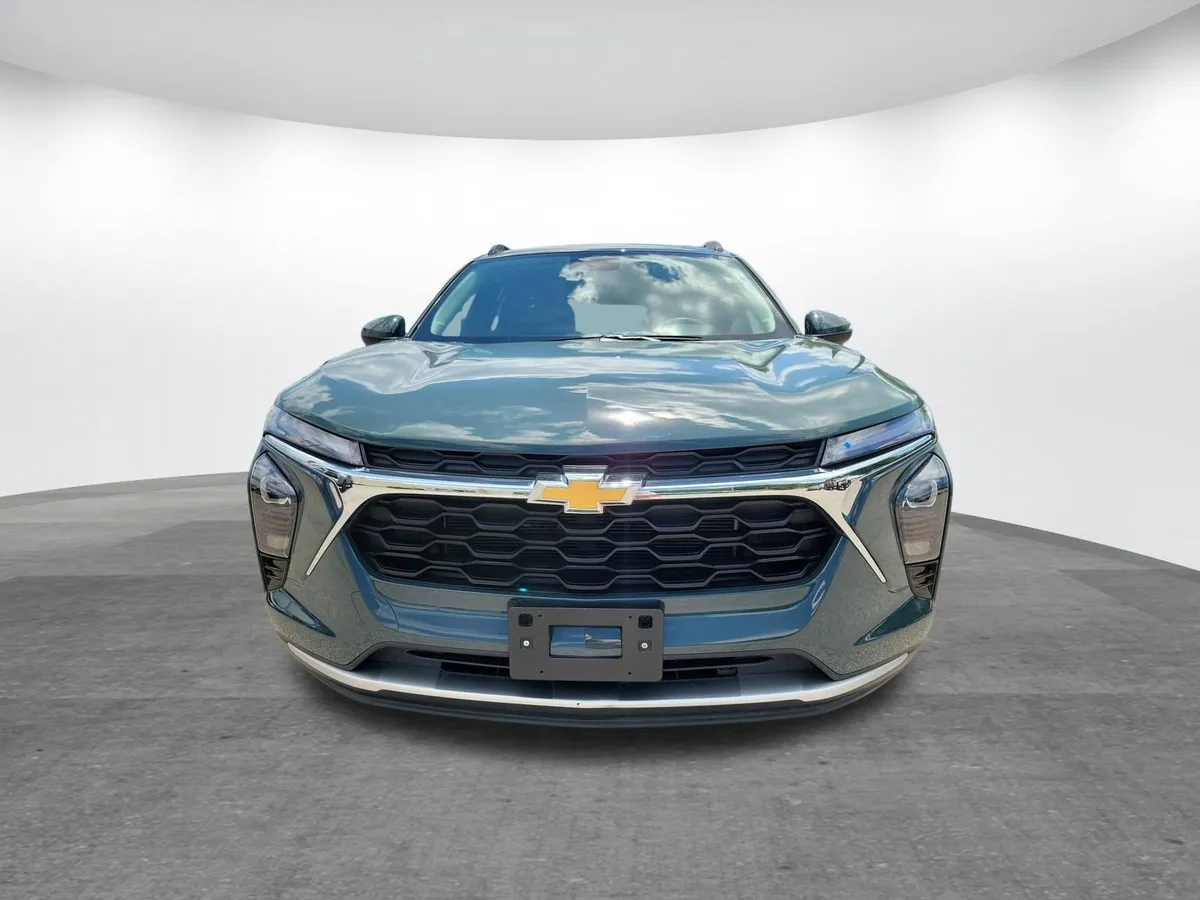 2025 Chevrolet Trax LT thumbnail 16