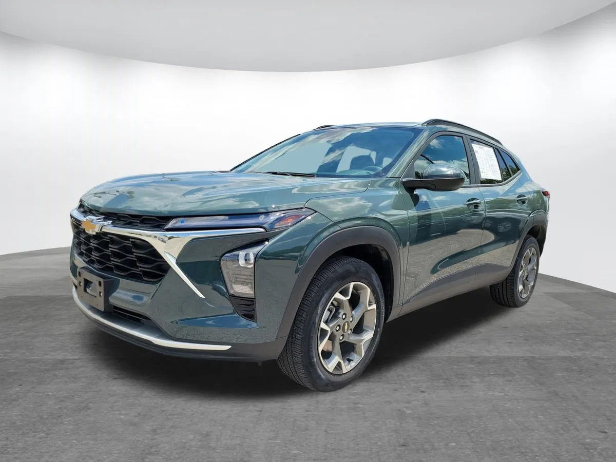2025 Chevrolet Trax LT thumbnail 17
