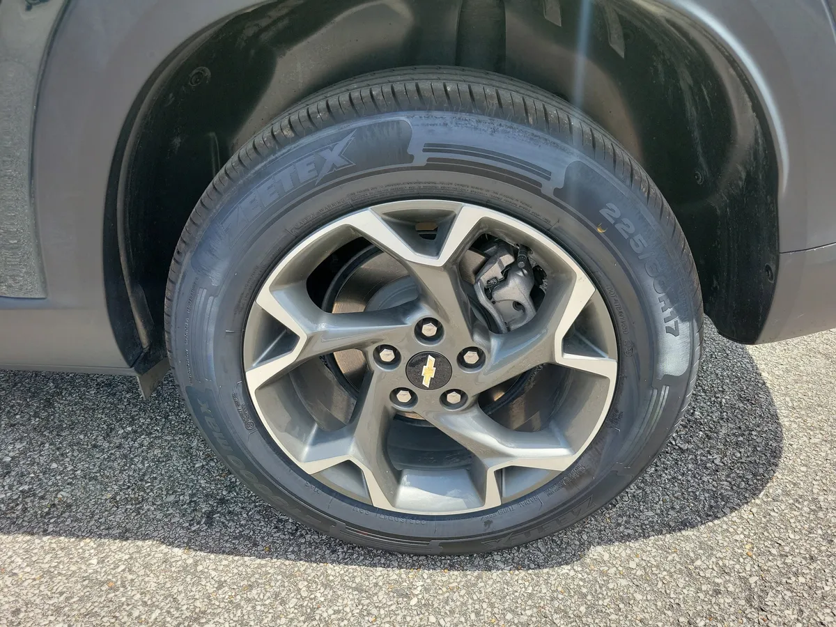 2025 Chevrolet Trax LT thumbnail 22