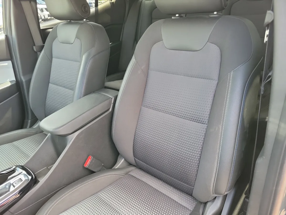 2025 Chevrolet Trax LT thumbnail 4