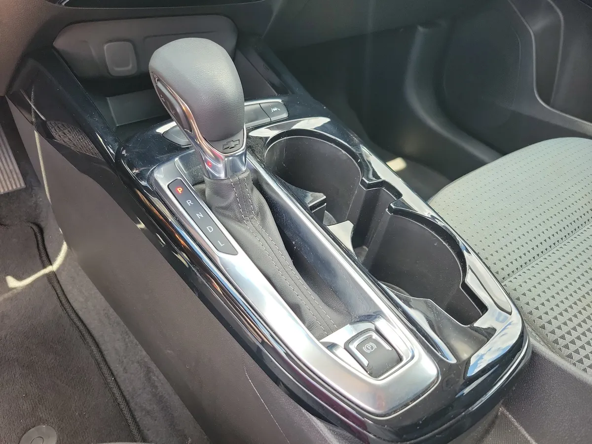 2025 Chevrolet Trax LT thumbnail 9