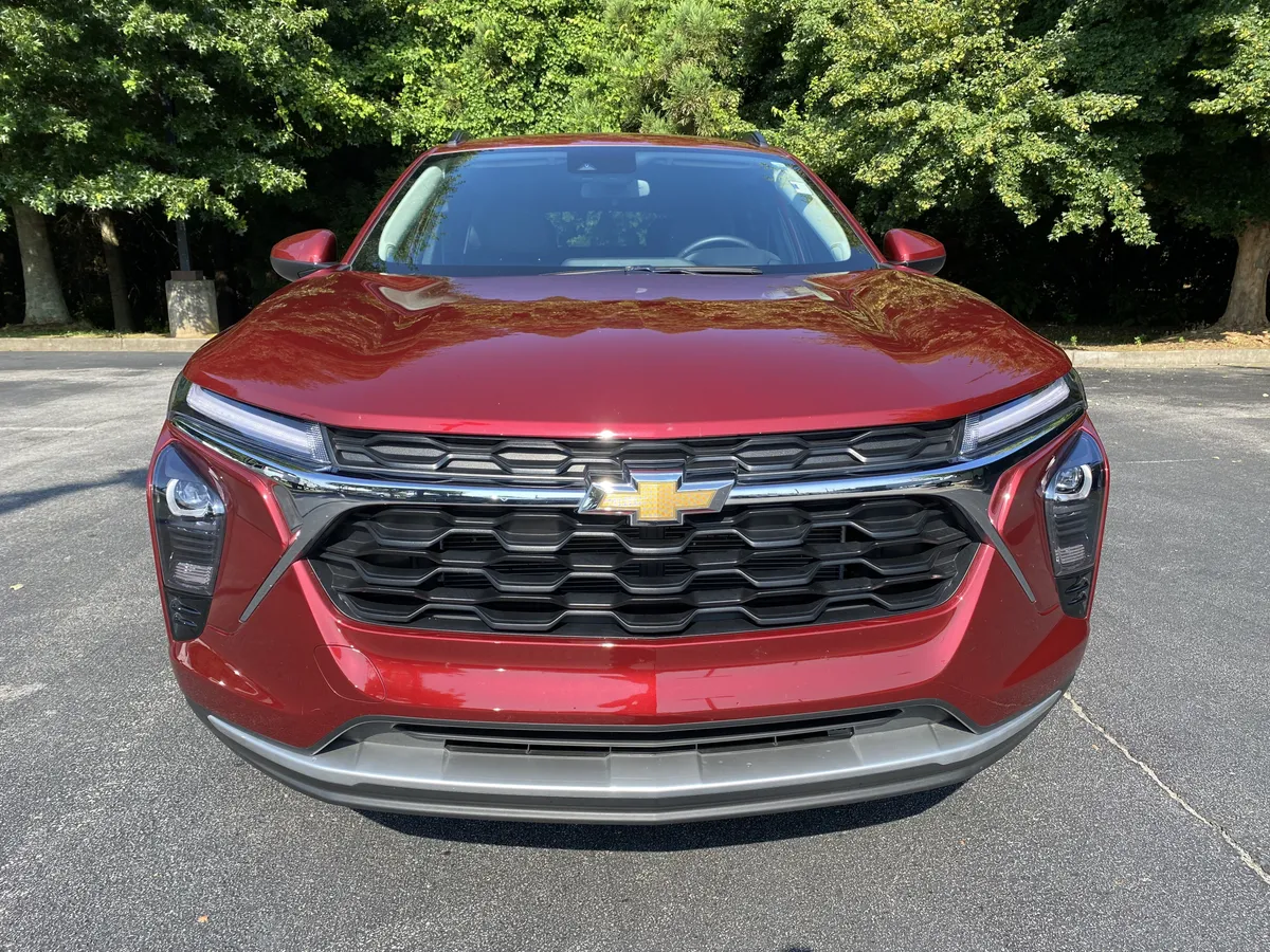2025 Chevrolet Trax LT thumbnail 2