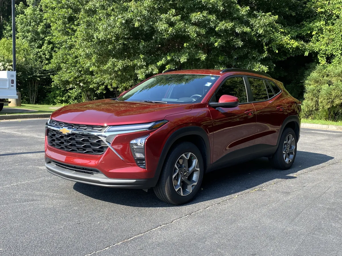 2025 Chevrolet Trax LT thumbnail 4