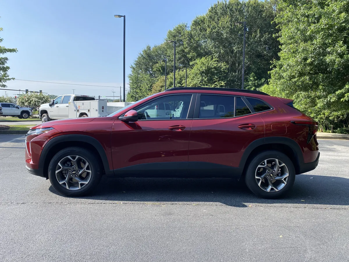 2025 Chevrolet Trax LT thumbnail 5