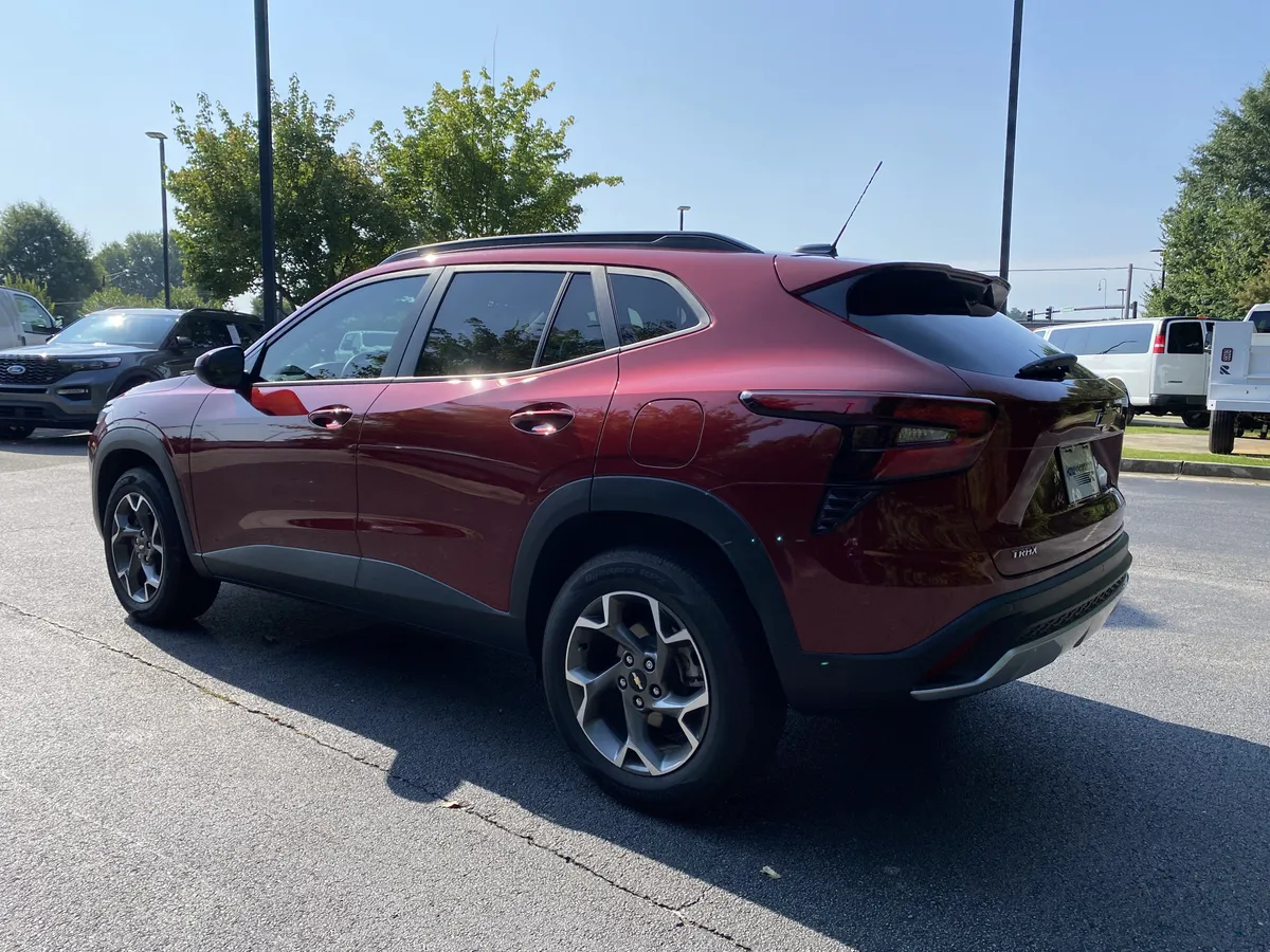 2025 Chevrolet Trax LT thumbnail 6