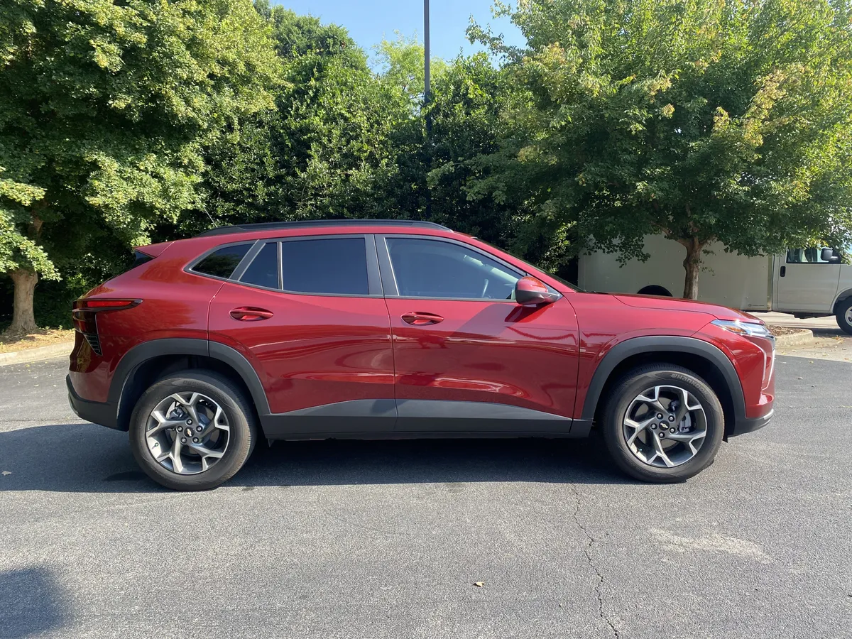 2025 Chevrolet Trax LT thumbnail 9