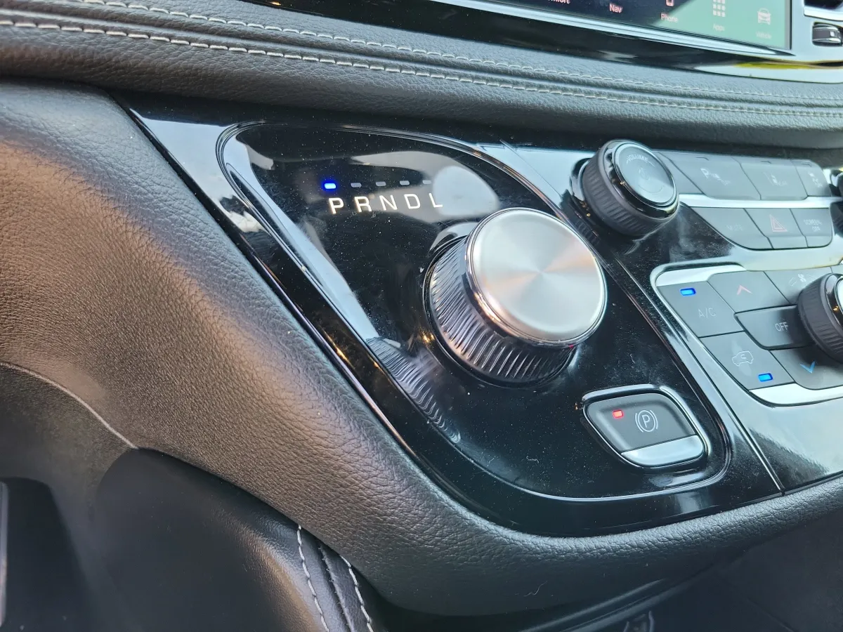 2025 Chrysler Pacifica Limited thumbnail 16