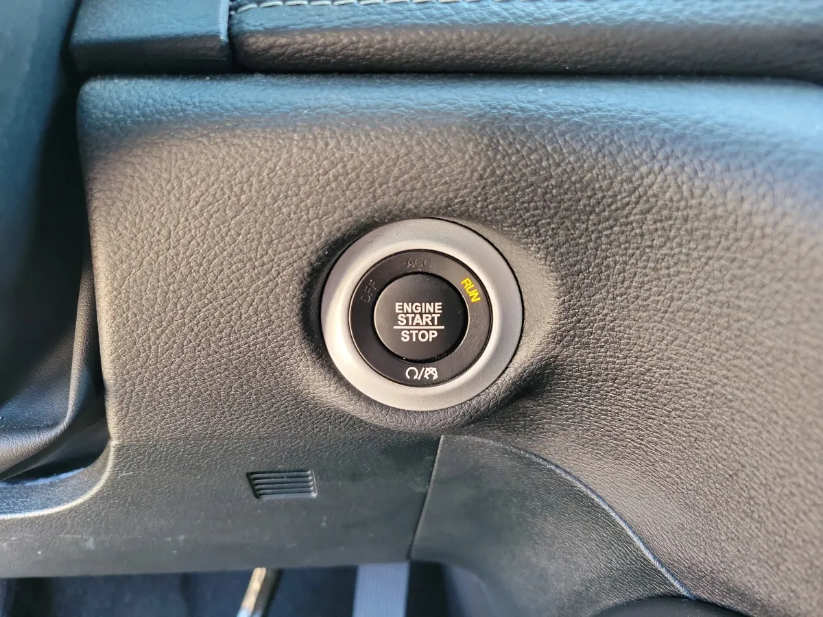 2025 Chrysler Pacifica Limited thumbnail 17