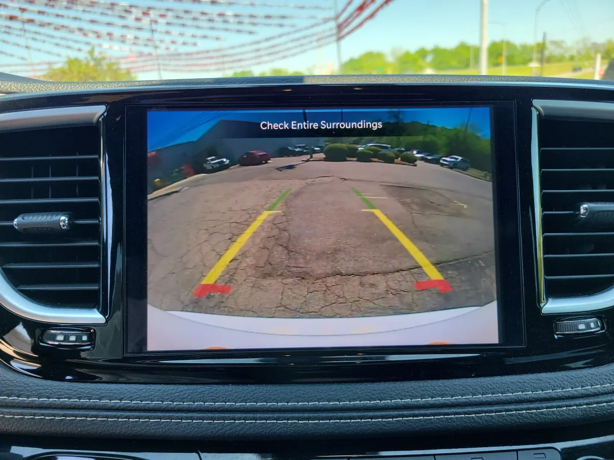 2025 Chrysler Pacifica Limited thumbnail 19