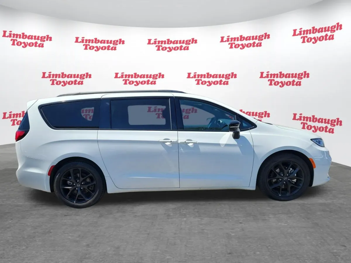 2025 Chrysler Pacifica Limited thumbnail 2