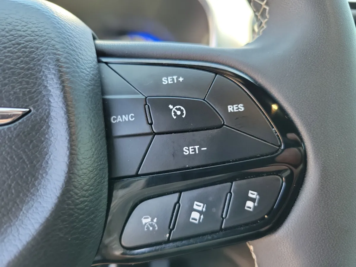2025 Chrysler Pacifica Limited thumbnail 22