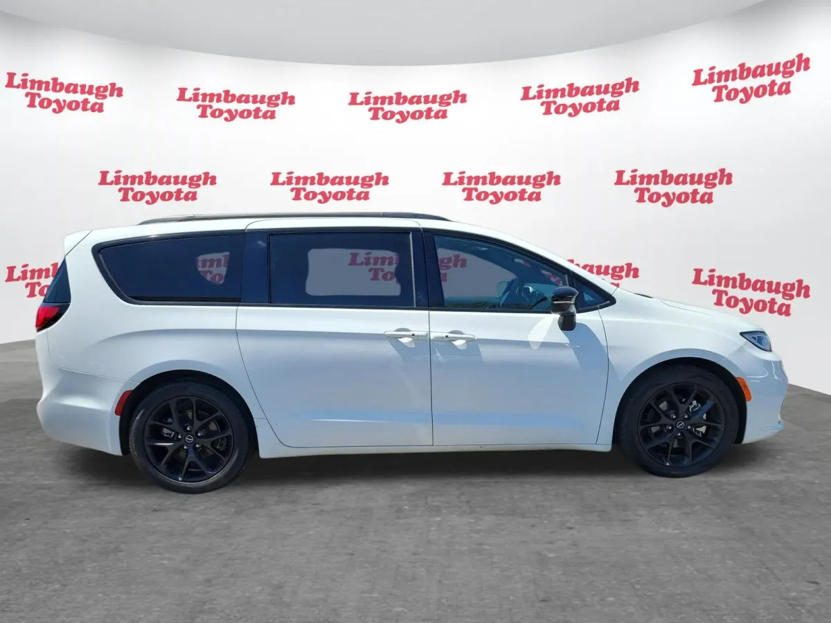 2025 Chrysler Pacifica Limited thumbnail 27