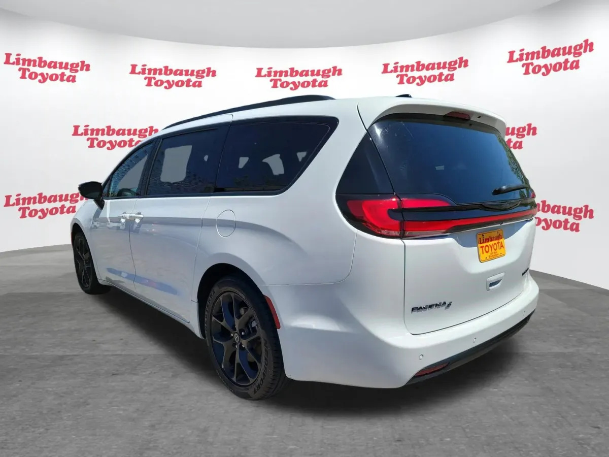 2025 Chrysler Pacifica Limited thumbnail 30