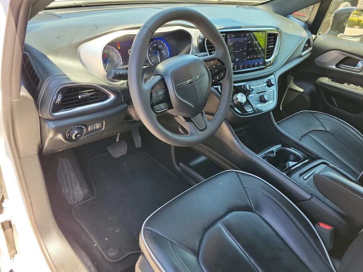 2025 Chrysler Pacifica Limited thumbnail 5