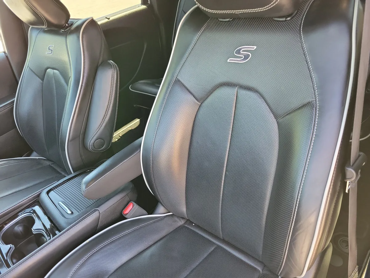 2025 Chrysler Pacifica Limited thumbnail 8