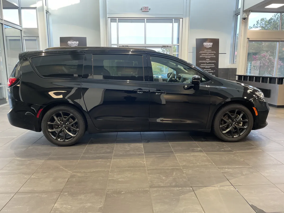 2025 Chrysler Pacifica Limited thumbnail 10