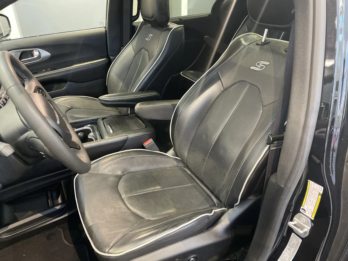 2025 Chrysler Pacifica Limited thumbnail 17