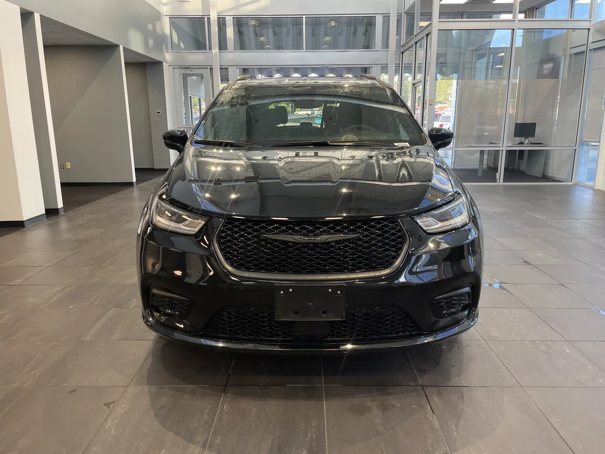 2025 Chrysler Pacifica Limited thumbnail 2