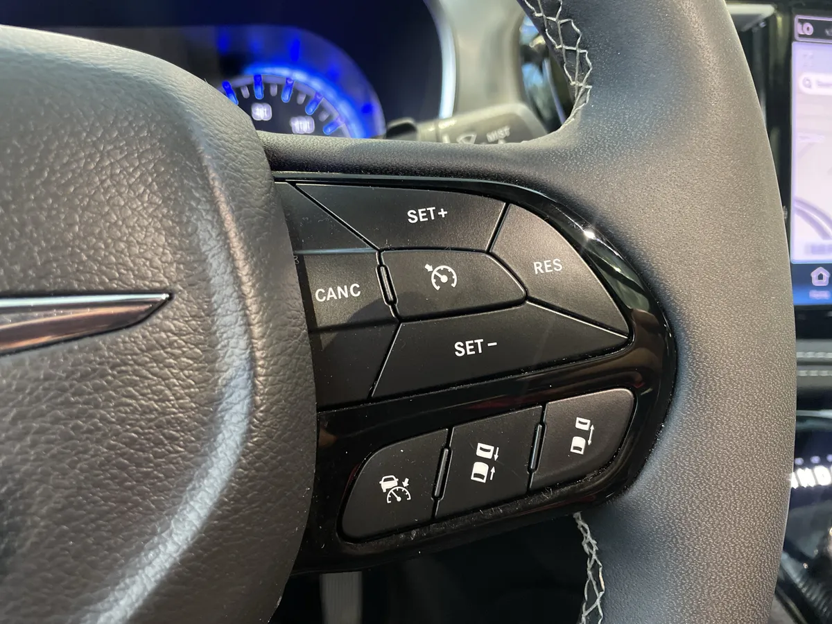 2025 Chrysler Pacifica Limited thumbnail 20