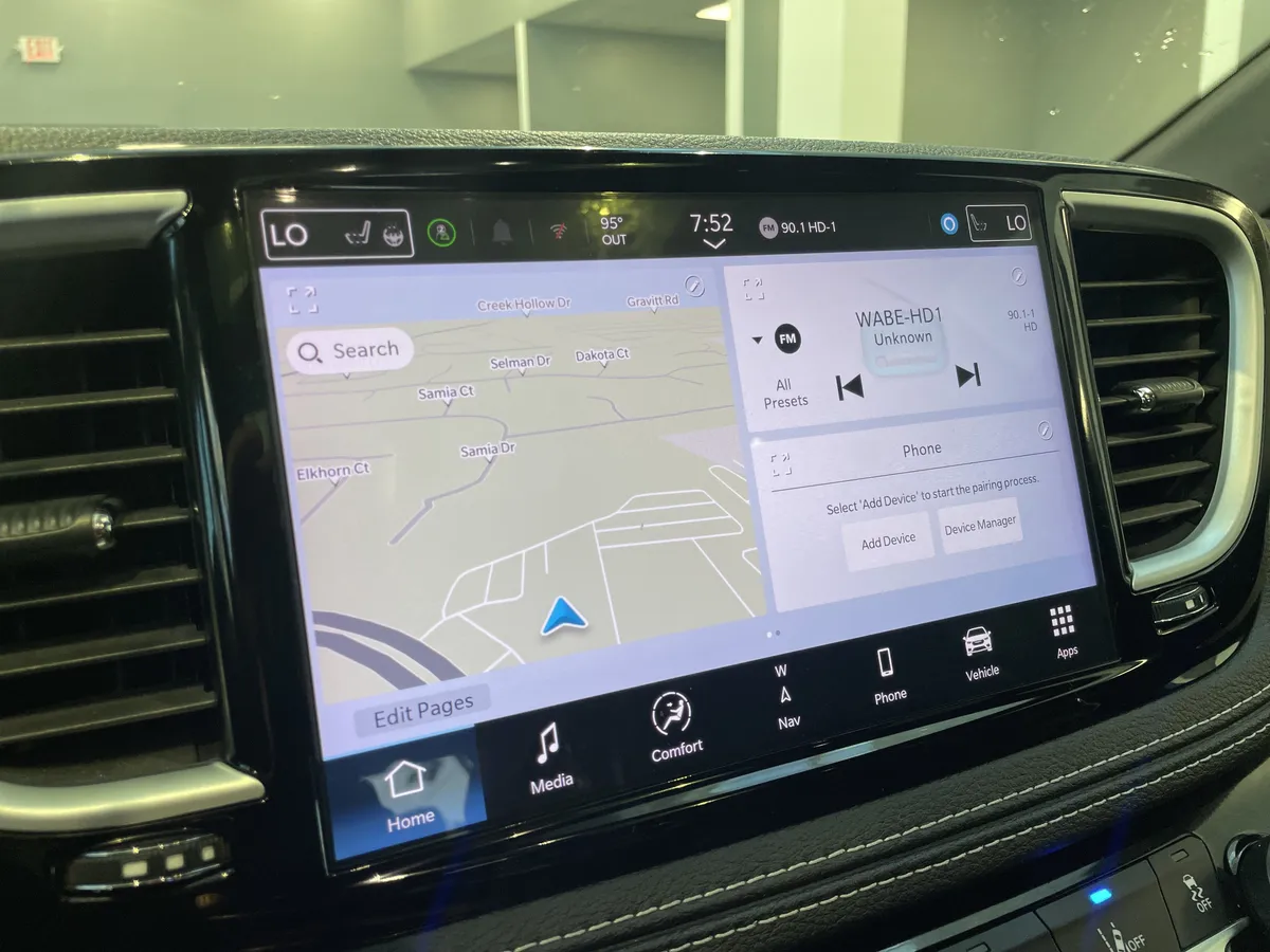 2025 Chrysler Pacifica Limited thumbnail 23