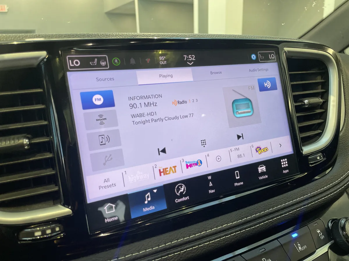 2025 Chrysler Pacifica Limited thumbnail 24