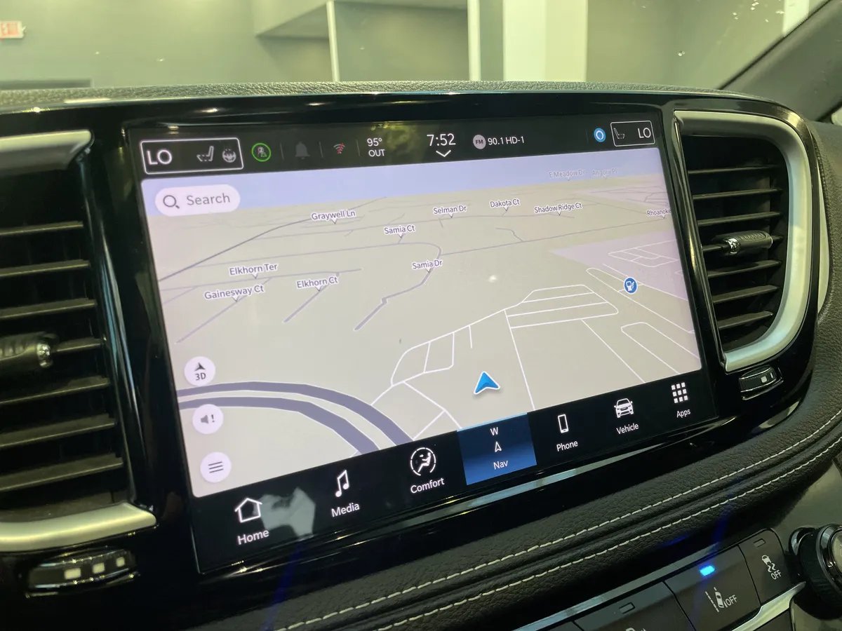 2025 Chrysler Pacifica Limited thumbnail 26