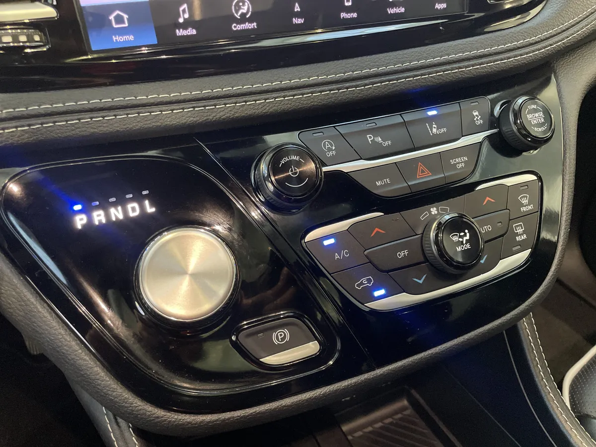 2025 Chrysler Pacifica Limited thumbnail 28