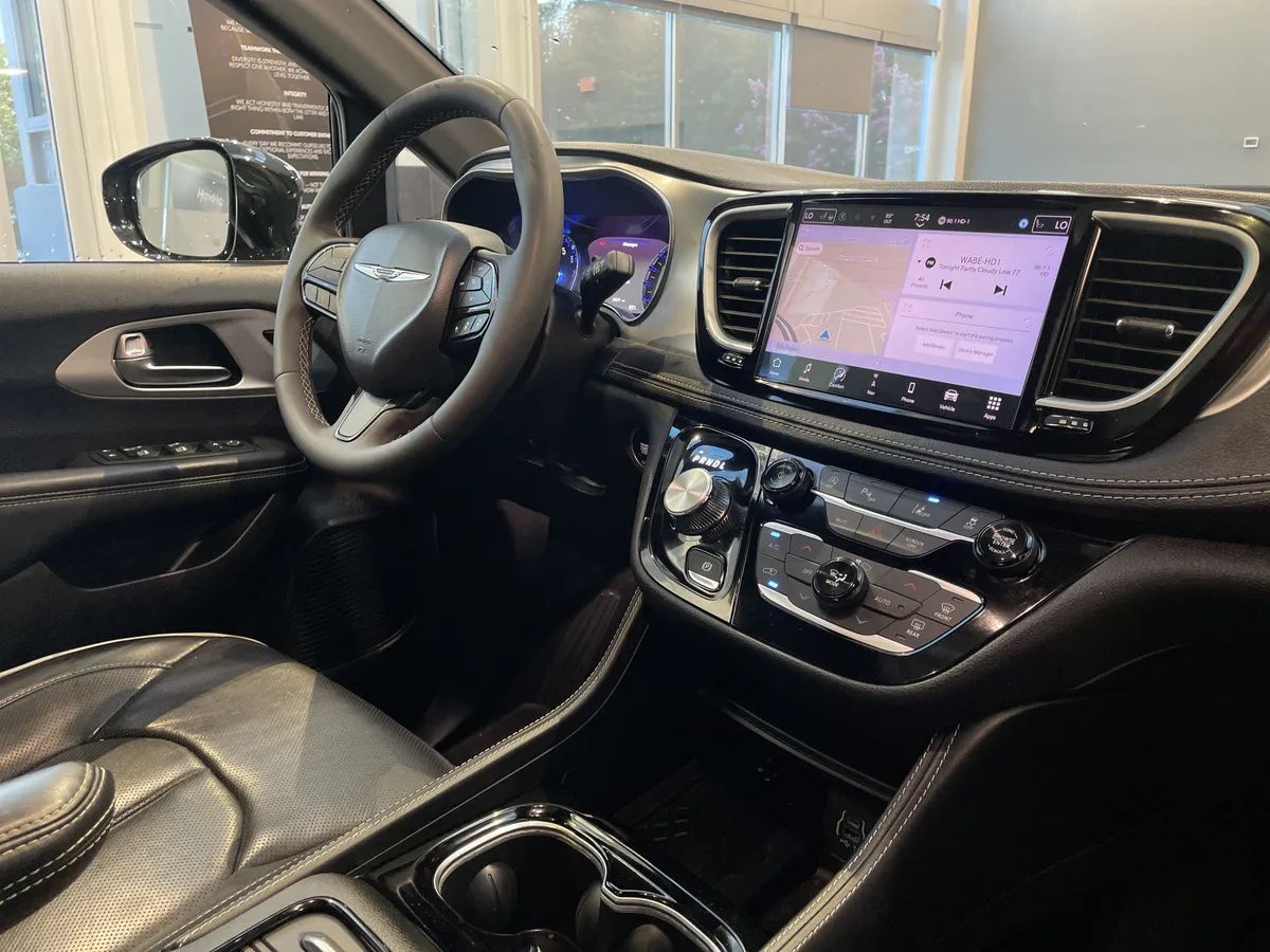 2025 Chrysler Pacifica Limited thumbnail 32