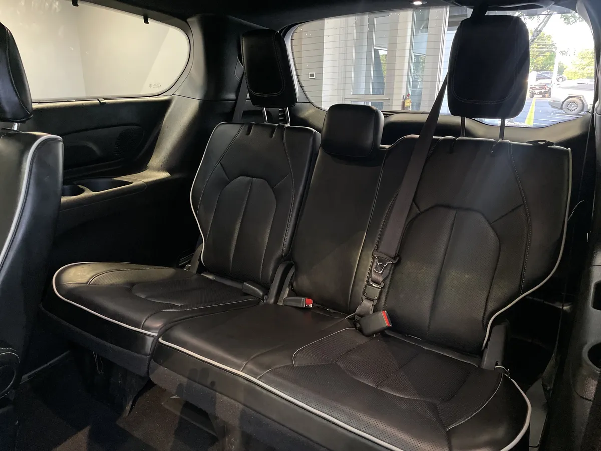 2025 Chrysler Pacifica Limited thumbnail 34